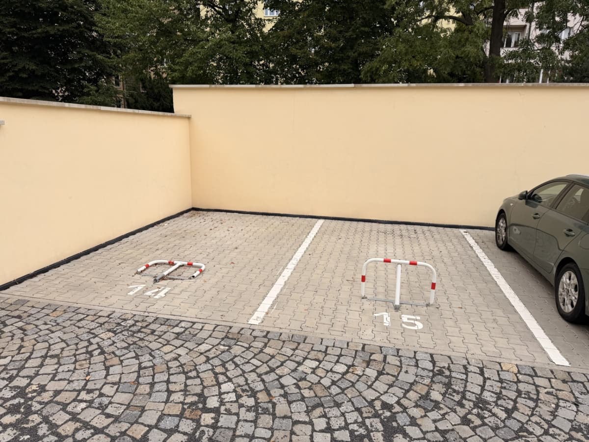Pronájem parkovacího stání č. 15