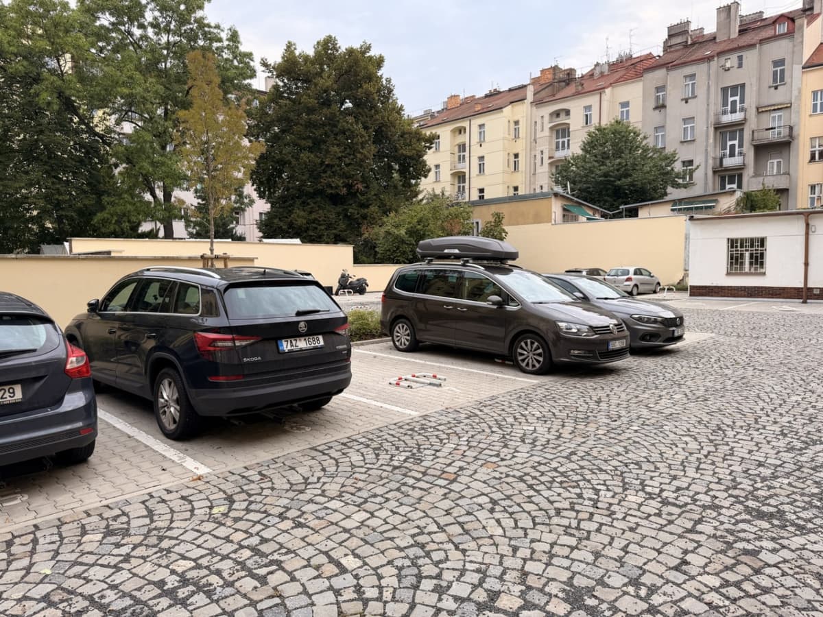 Pronájem parkovacího stání č. 15