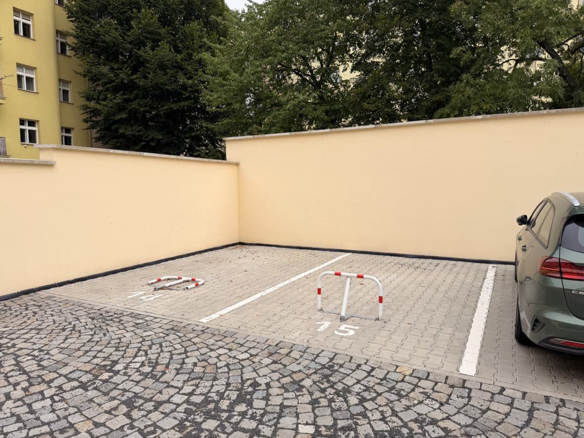 Pronájem parkovacího stání č. 15